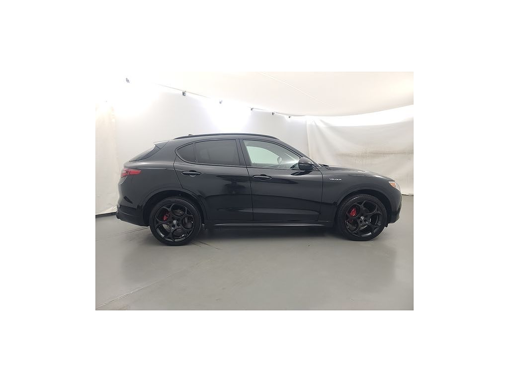 2023 Alfa Romeo Stelvio Veloce