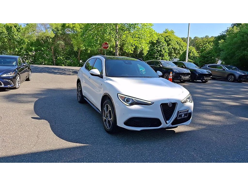 2023 Alfa Romeo Stelvio Estrema