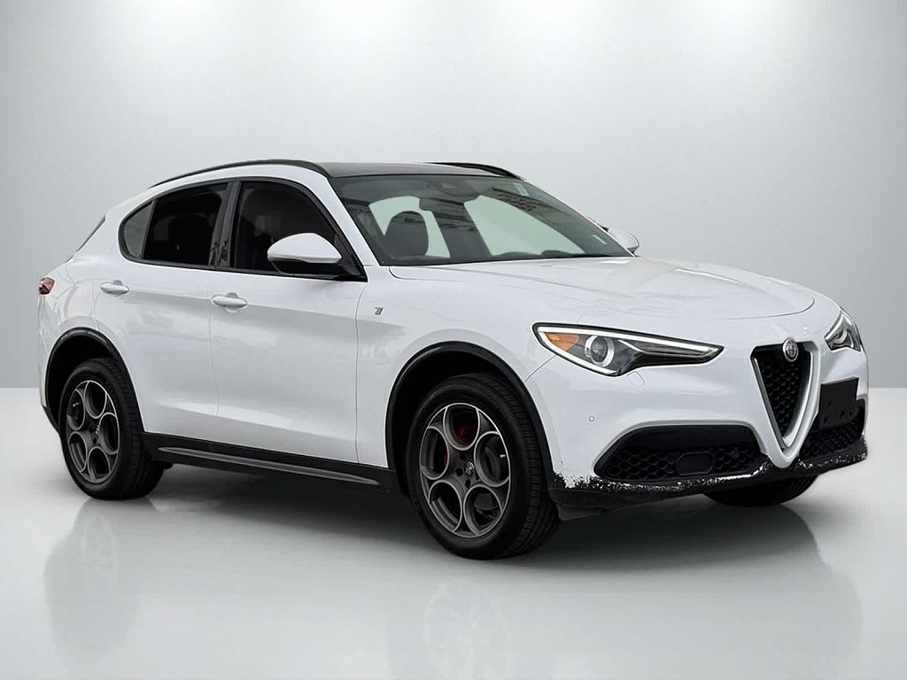 2022 Alfa Romeo Stelvio Veloce