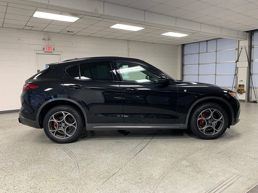 2023 Alfa Romeo Stelvio Estrema