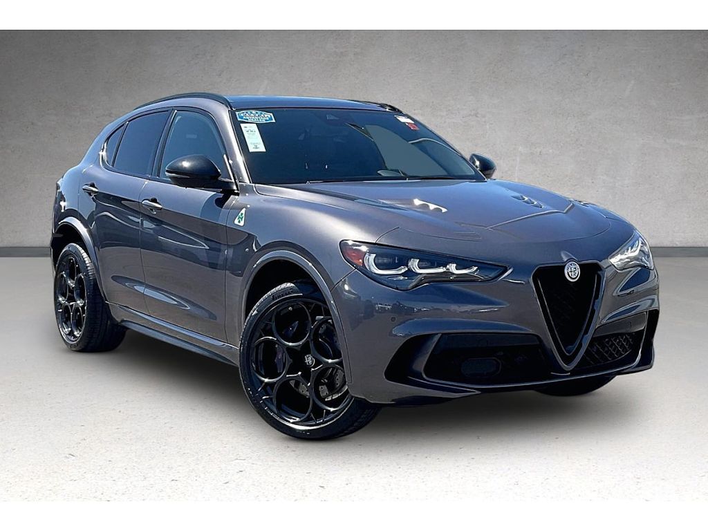2024 Alfa Romeo Stelvio Quadrifoglio Carbon