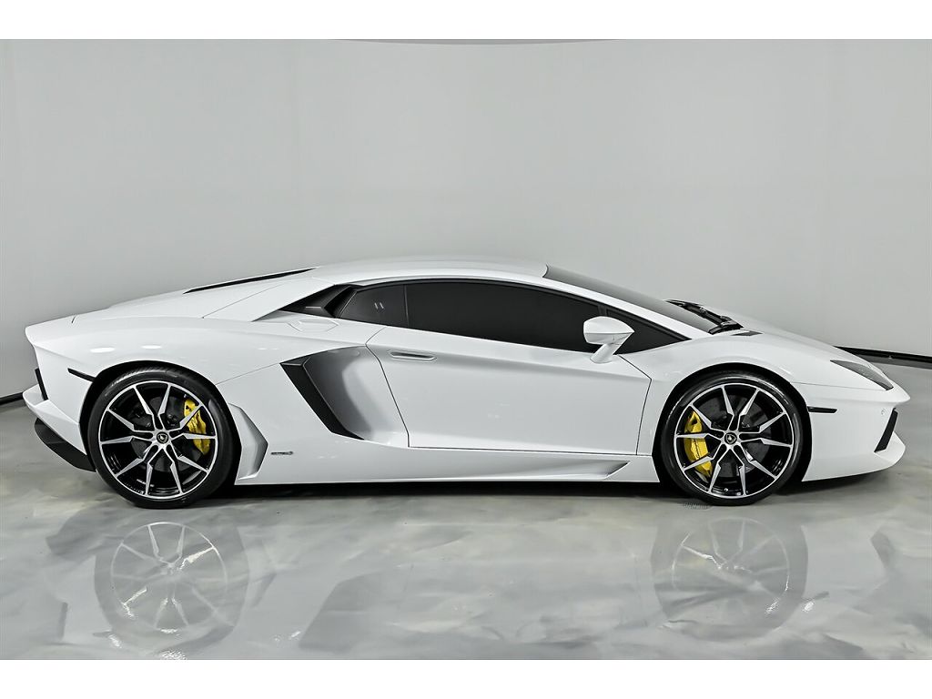 2017 Lamborghini Aventador LP 700-4
