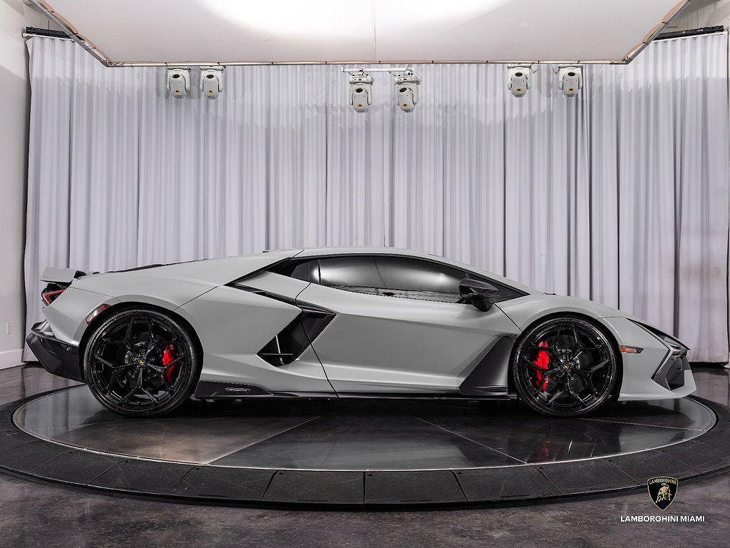 2024 Lamborghini Revuelto