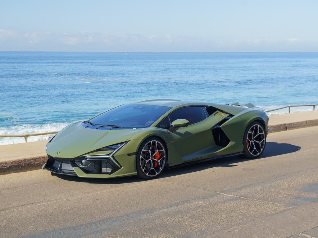 2024 Lamborghini Revuelto