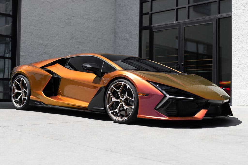 2024 Lamborghini Revuelto