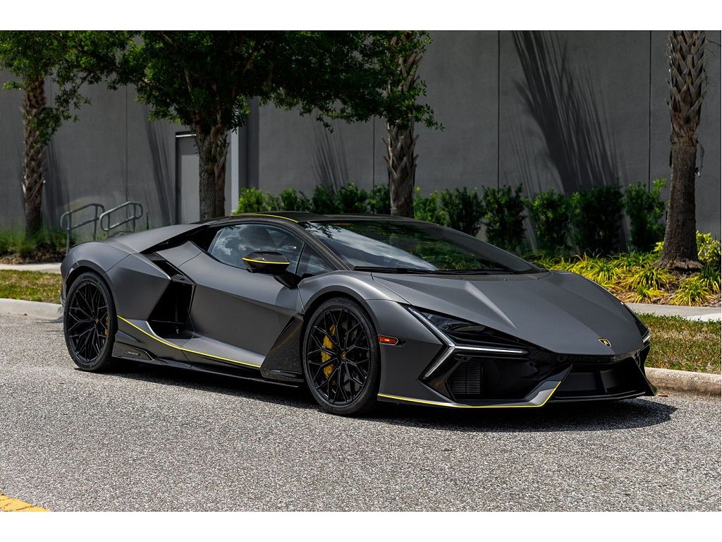 2025 Lamborghini Revuelto