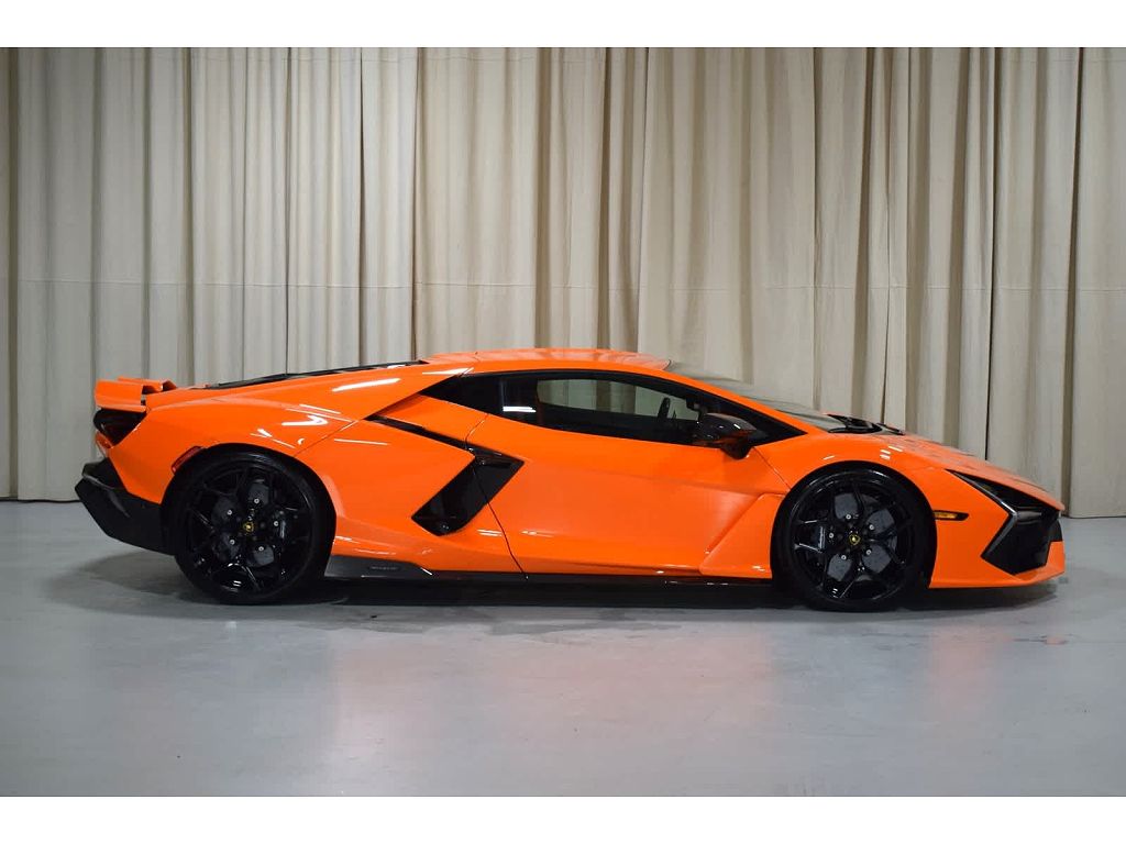 2024 Lamborghini Revuelto