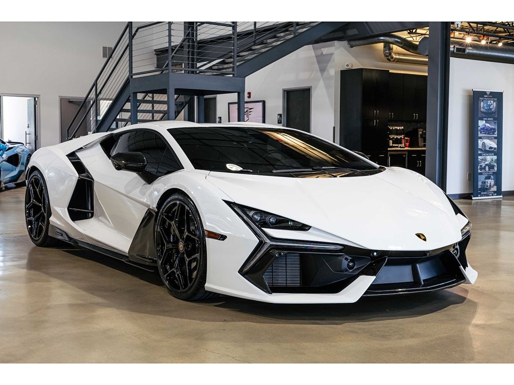 2024 Lamborghini Revuelto