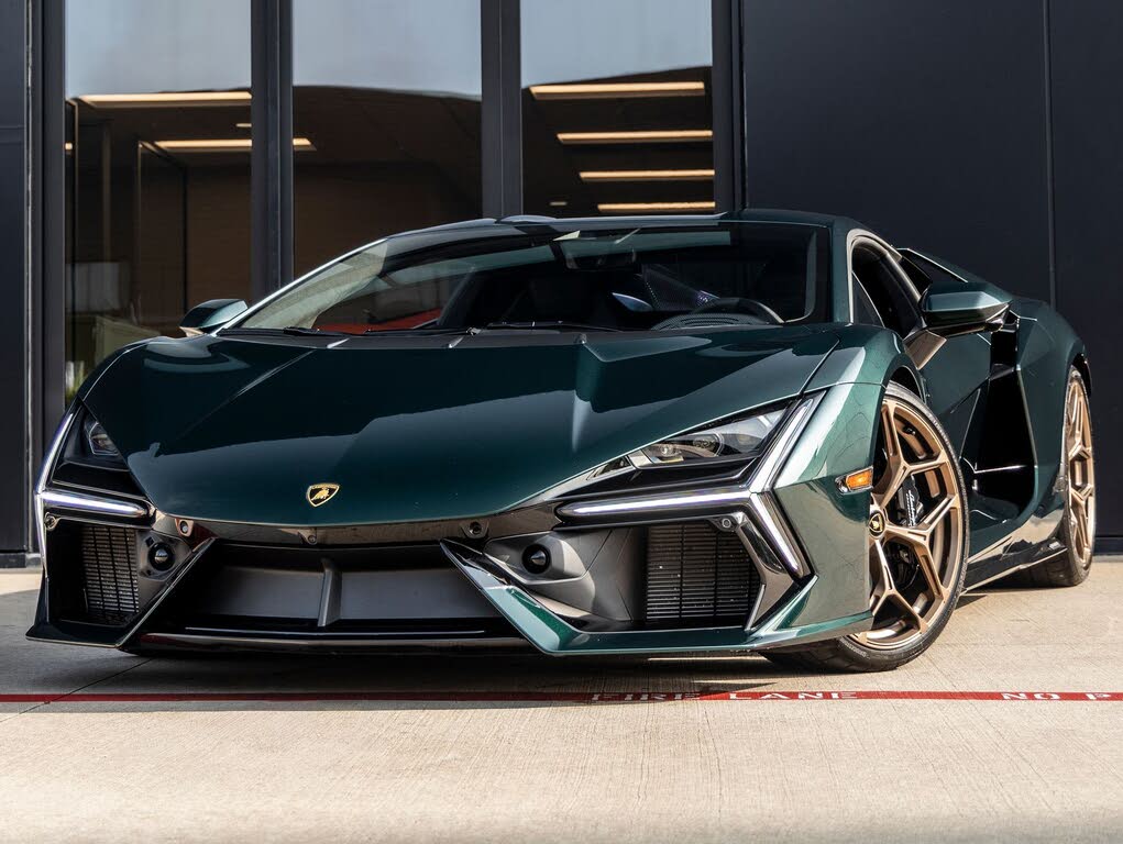 2025 Lamborghini Revuelto
