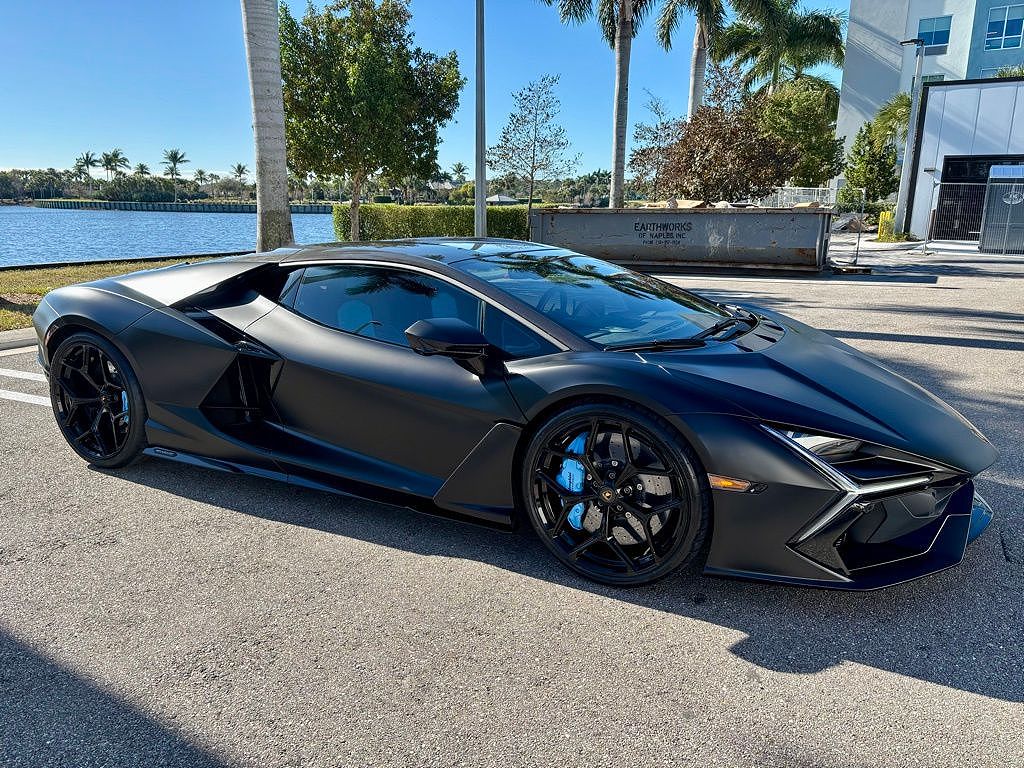 2025 Lamborghini Revuelto