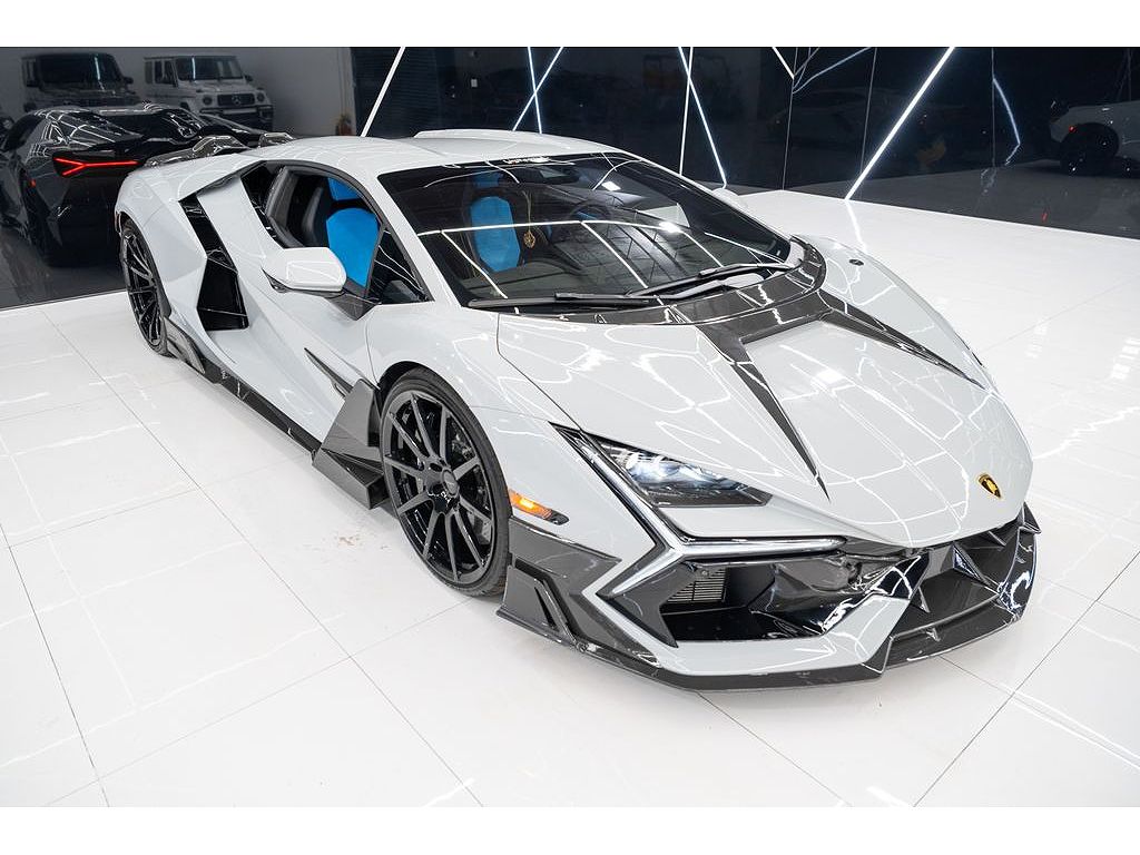 2025 Lamborghini Revuelto