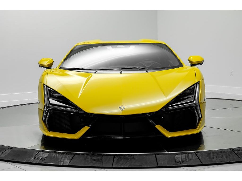 2025 Lamborghini Revuelto