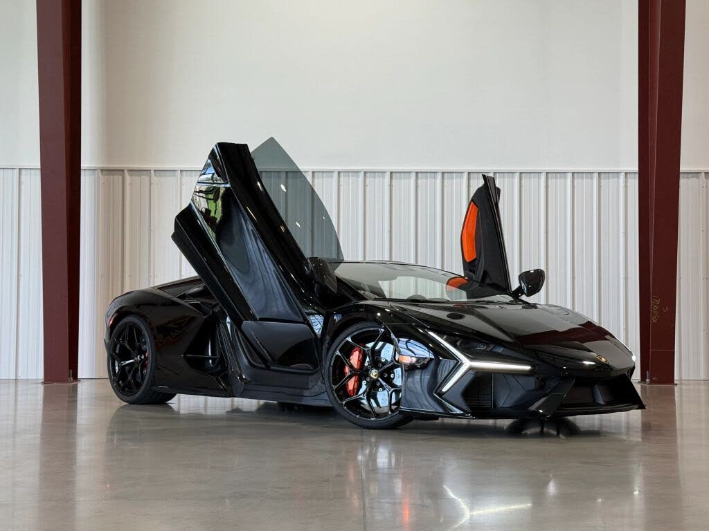 2024 Lamborghini Revuelto