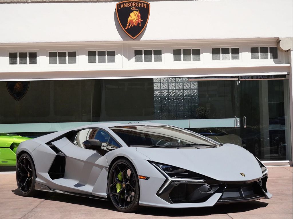 2025 Lamborghini Revuelto