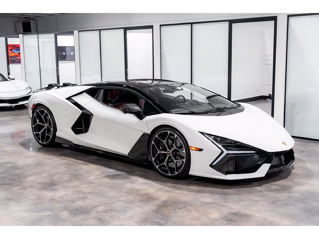 2025 Lamborghini Revuelto