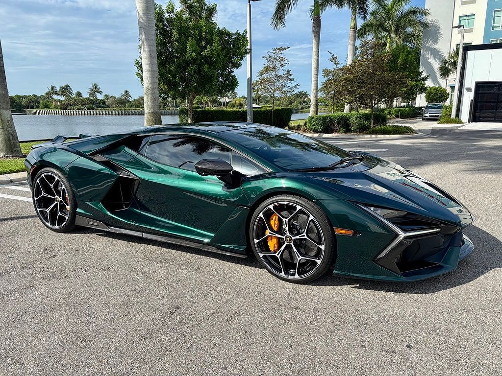 2025 Lamborghini Revuelto