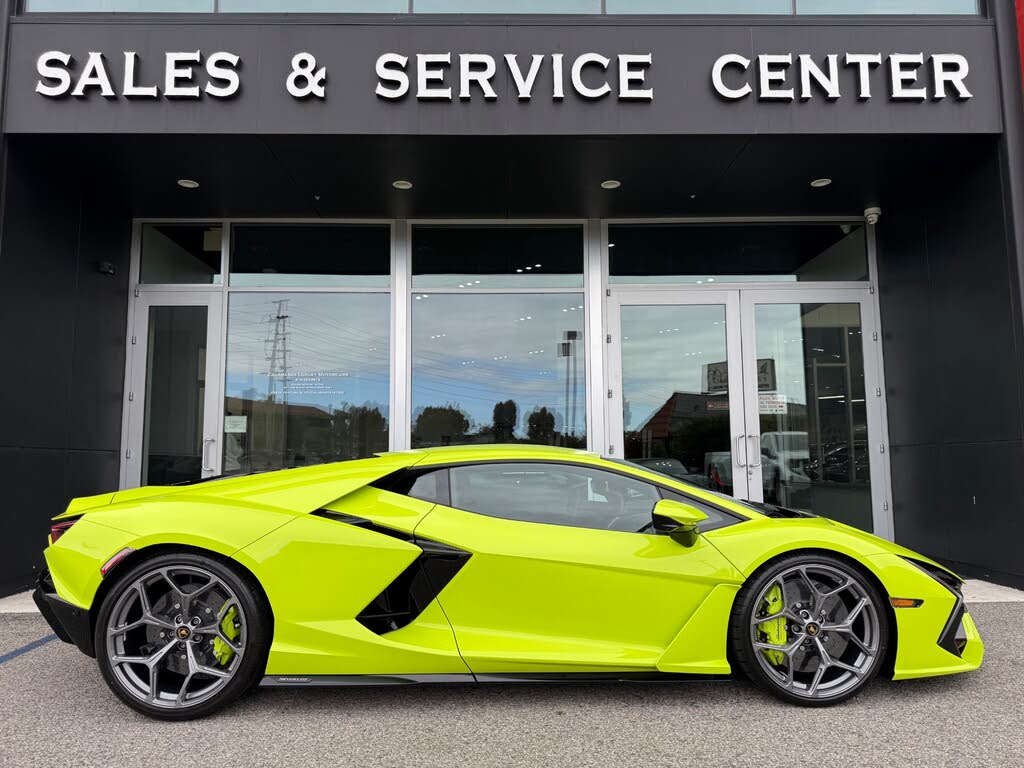 2025 Lamborghini Revuelto
