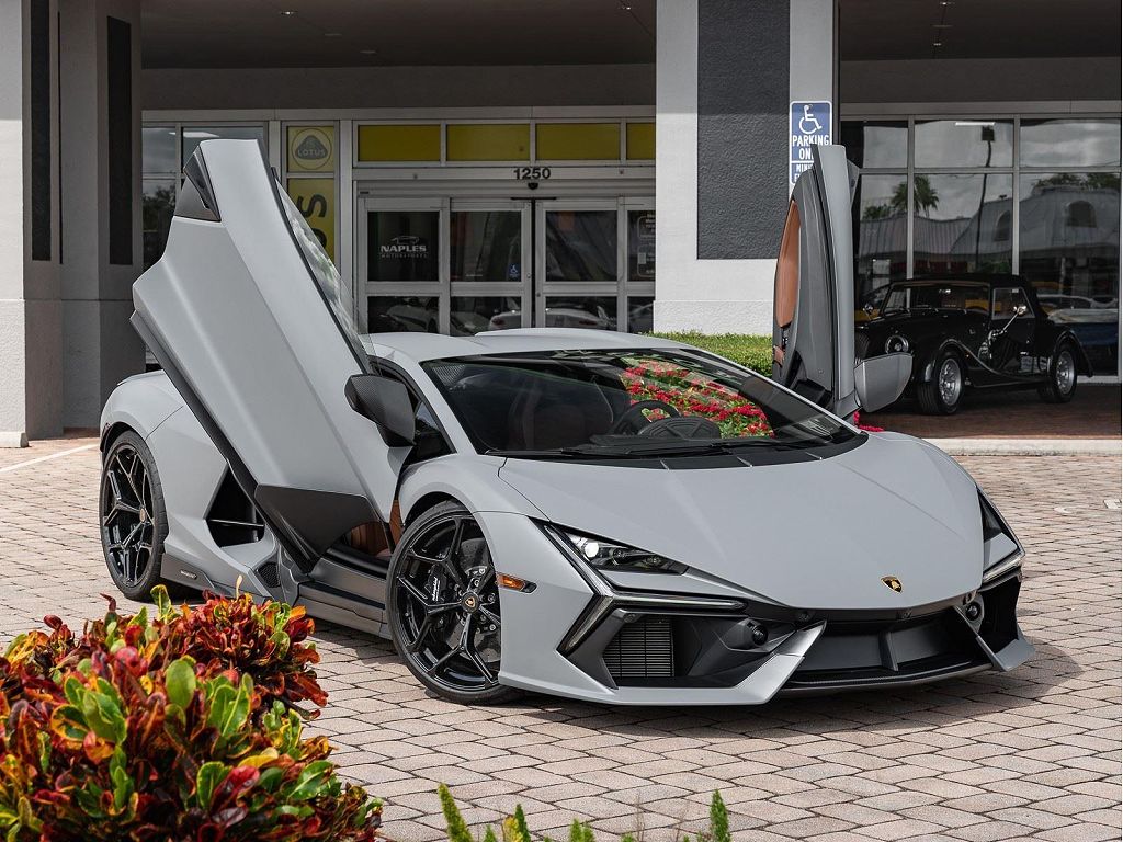 2024 Lamborghini Revuelto