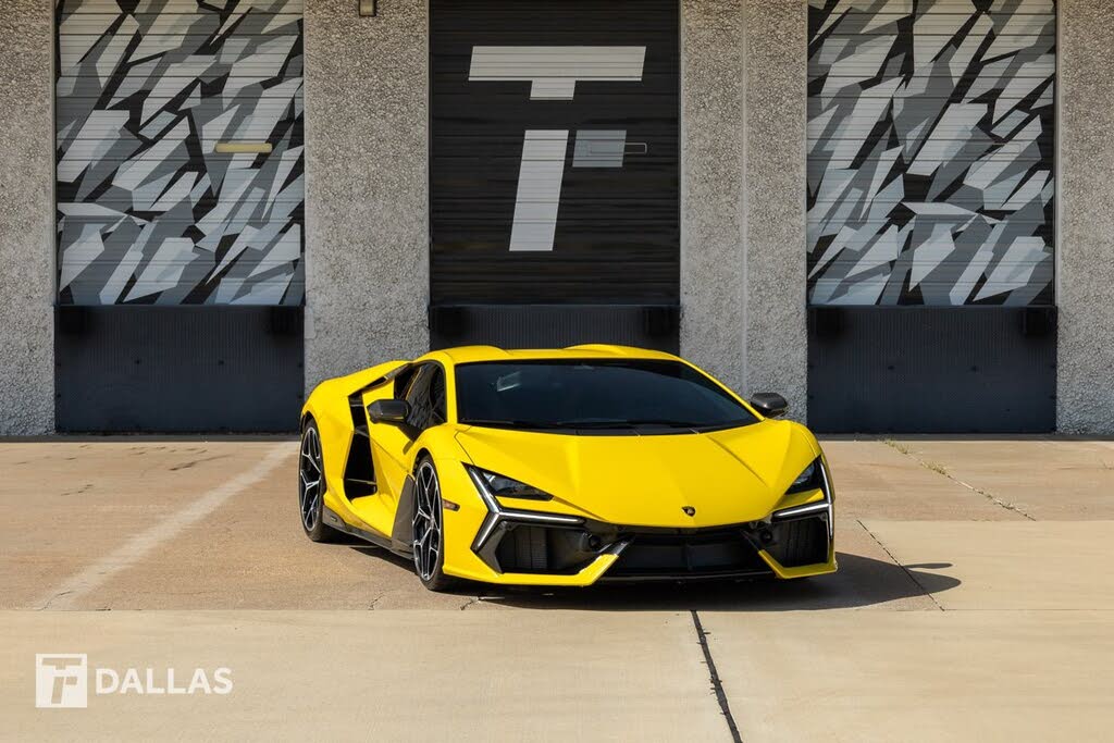2024 Lamborghini Revuelto