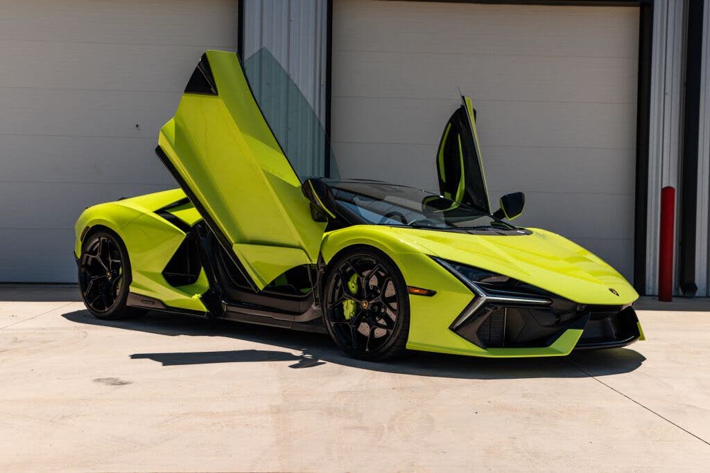 2025 Lamborghini Revuelto