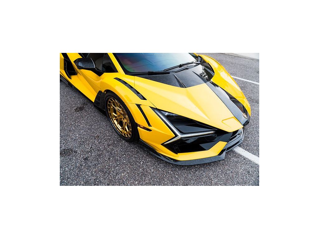2025 Lamborghini Revuelto