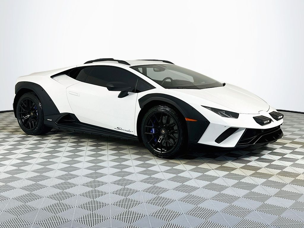 2023 Lamborghini Huracán Sterrato