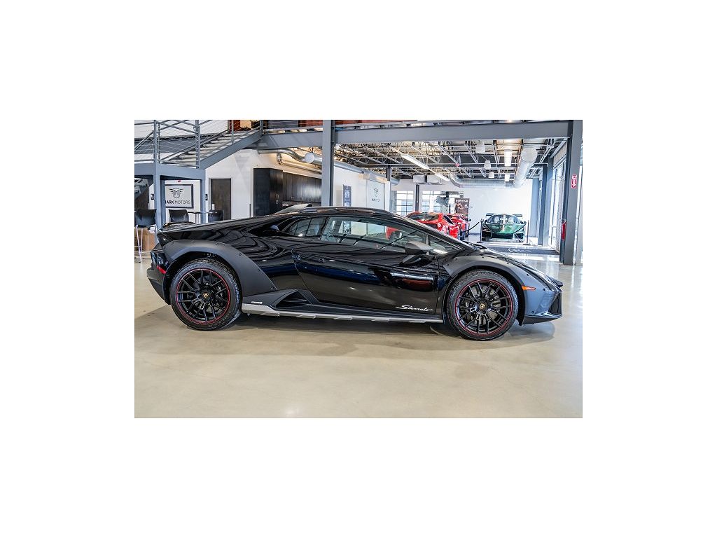 2023 Lamborghini Huracán Sterrato