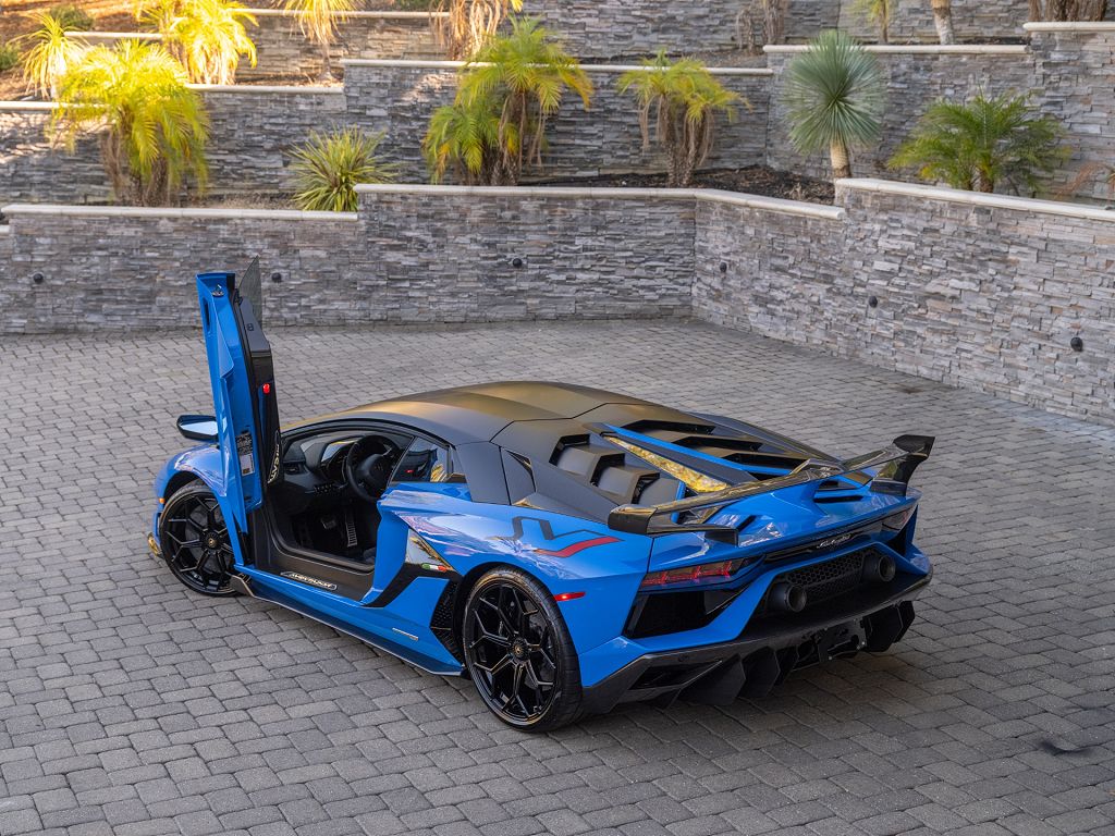 2020 Lamborghini Aventador SVJ