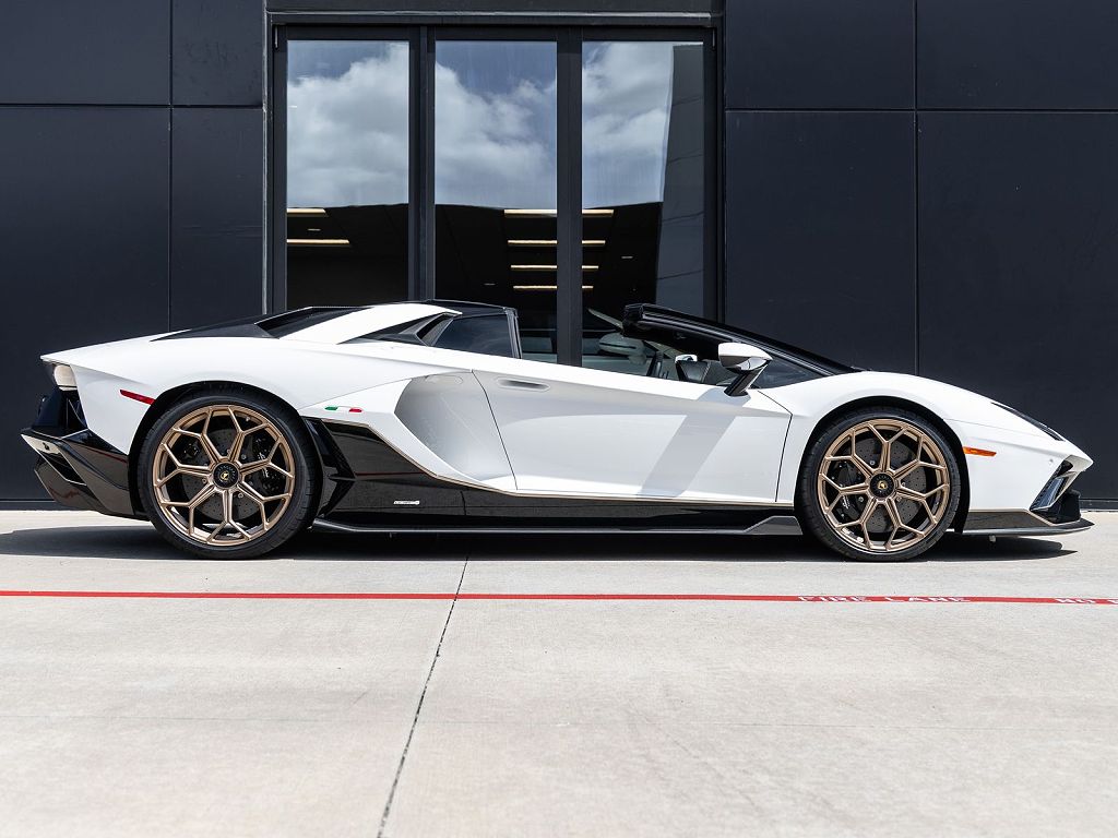 2022 Lamborghini Aventador Ultimae Roadster