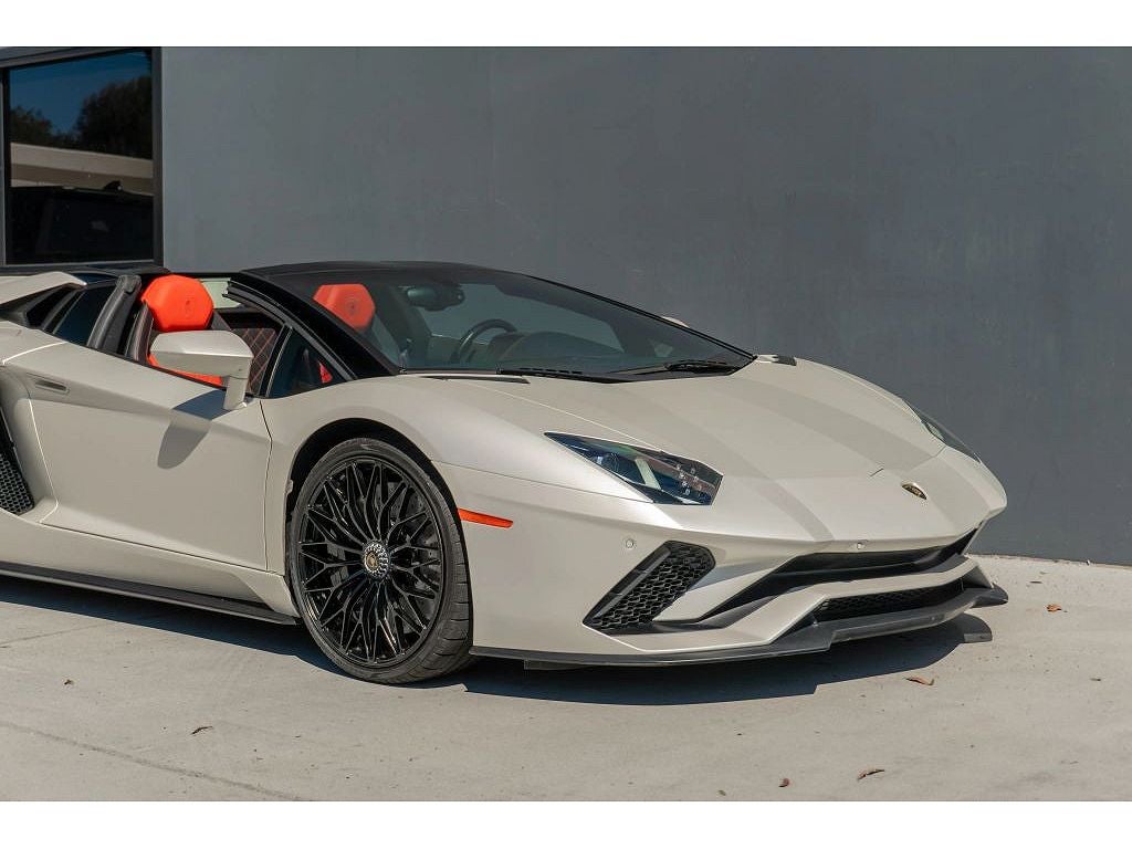 2021 Lamborghini Aventador LP 700-4