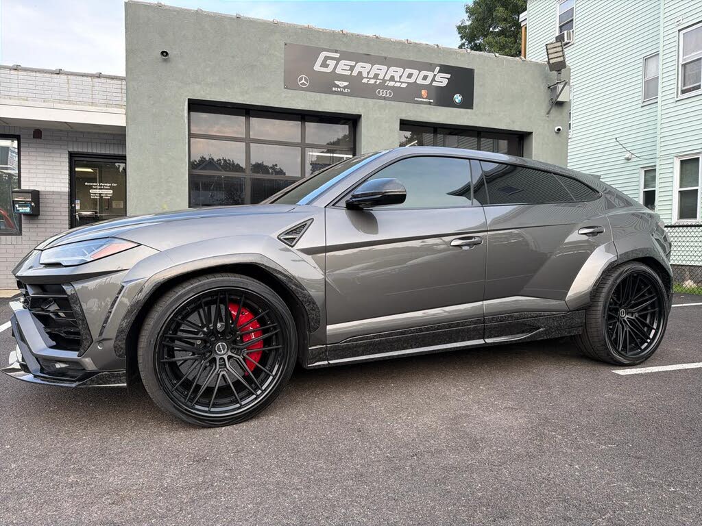 2022 Lamborghini Urus Graphite Capsule