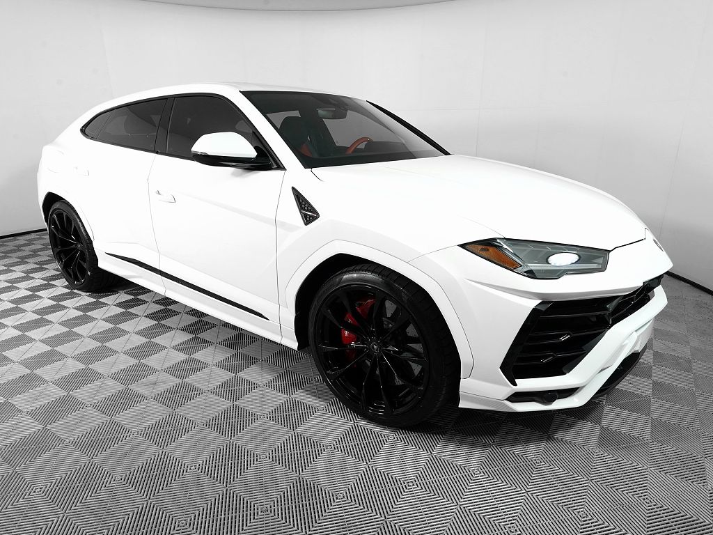 2022 Lamborghini Urus Pearl Capsule