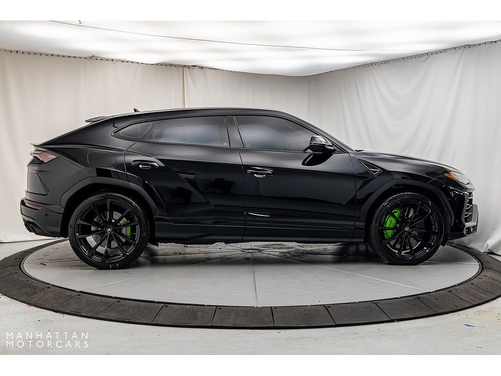 2022 Lamborghini Urus Graphite Capsule