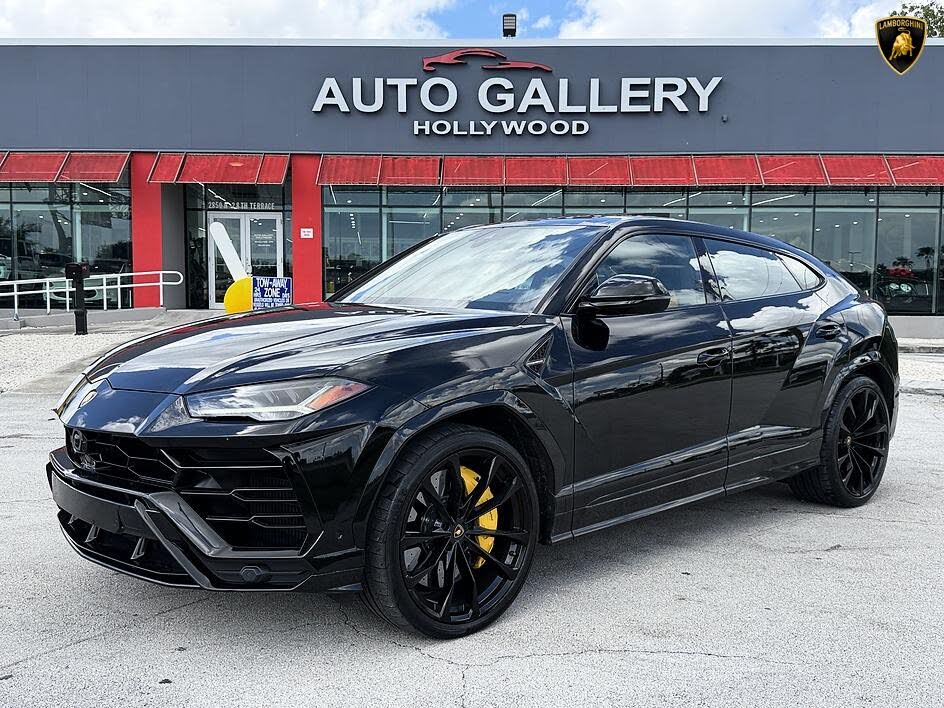 2022 Lamborghini Urus Pearl Capsule