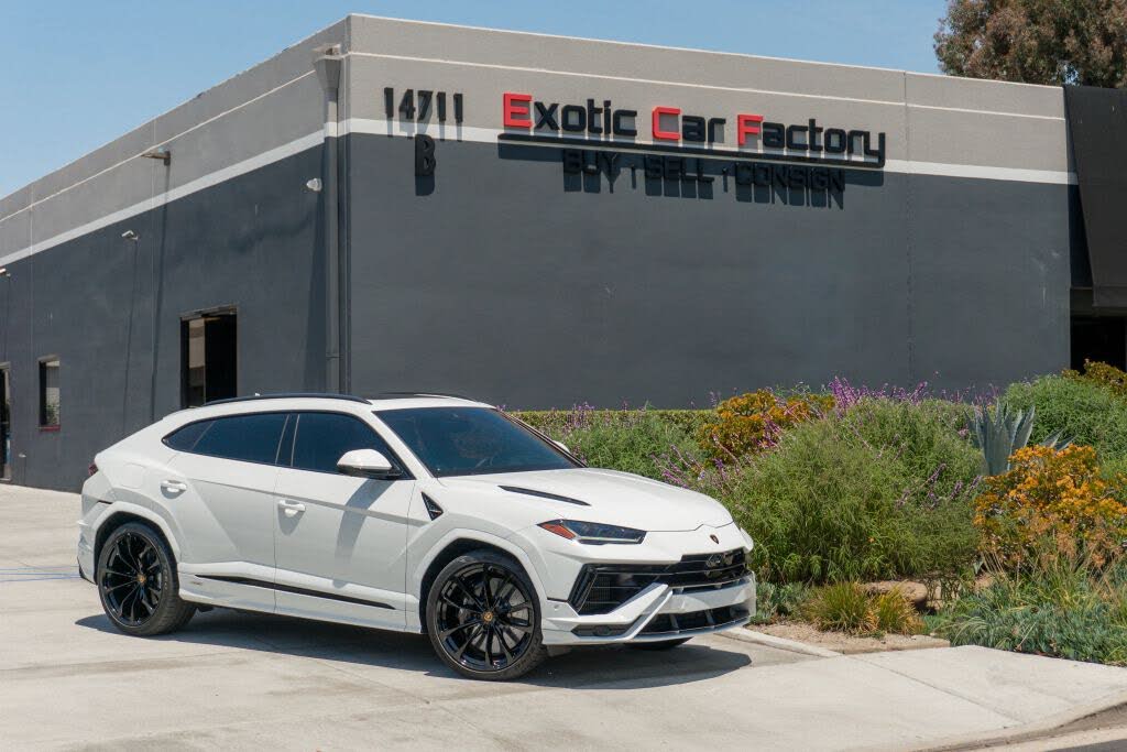 2023 Lamborghini Urus S
