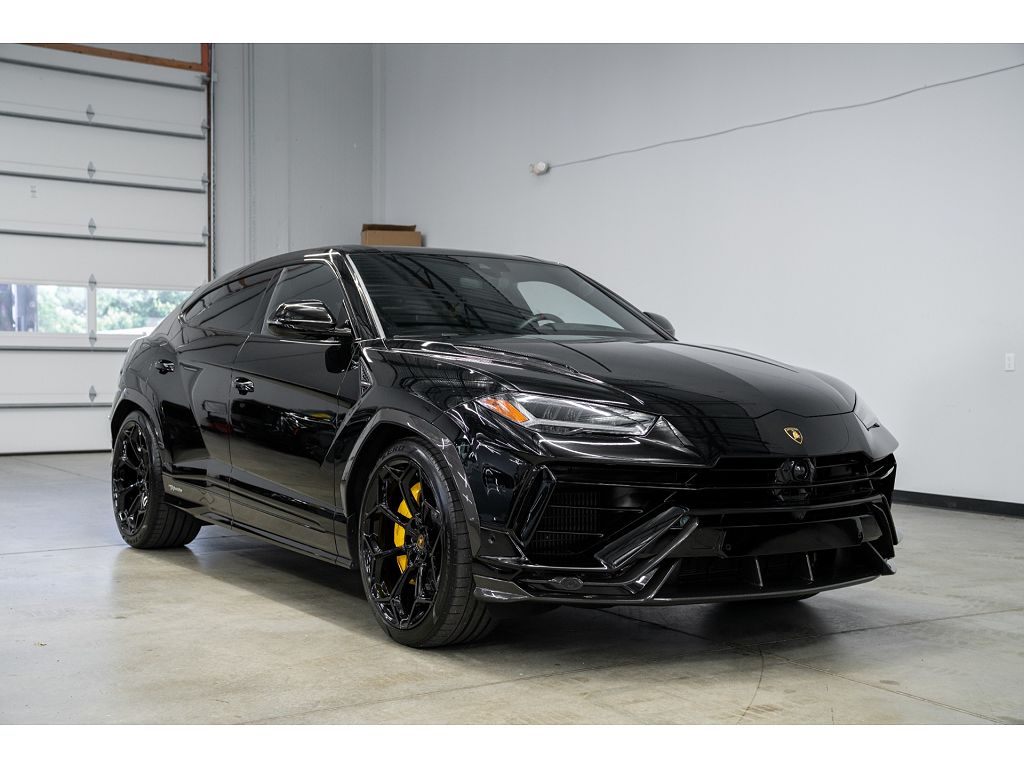 2023 Lamborghini Urus Performante