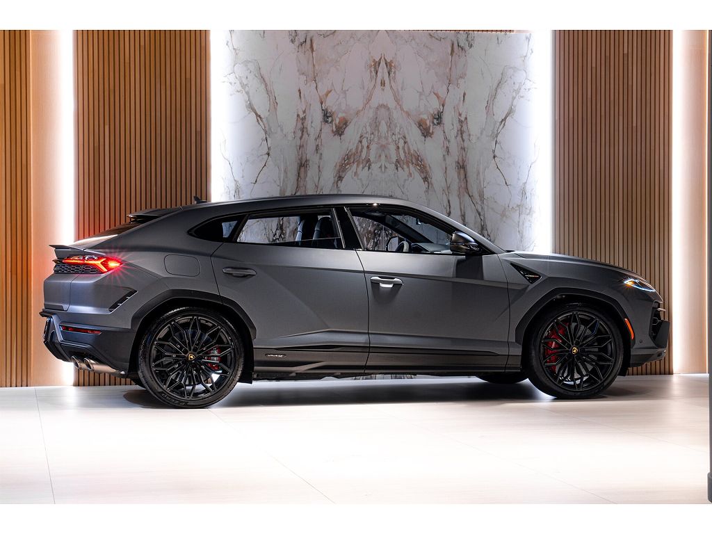 2025 Lamborghini Urus SE